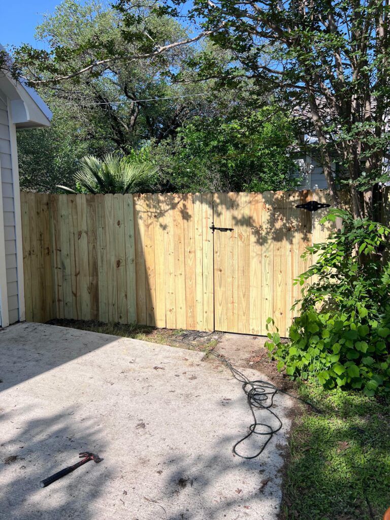 New cedar privacy fence and gate installed in Round Rock, TX