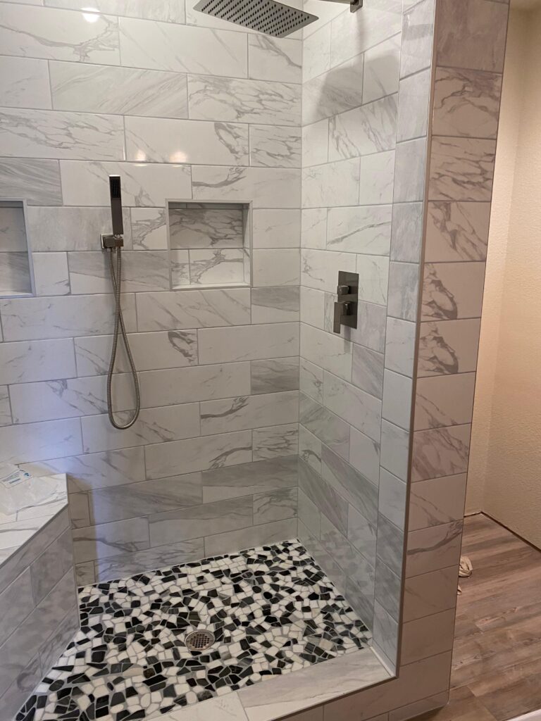 Marble tile walk-in shower with niche